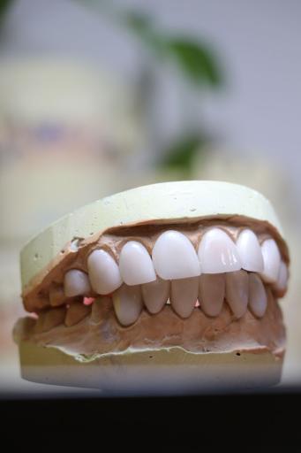 عکس لابراتوار تخصصی پروتزهای دندانی احسان فعلی