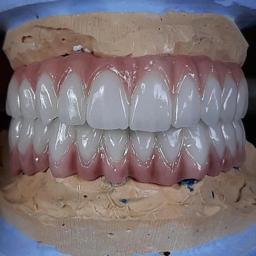 عکس لابراتوار تخصصی پروتزهای دندانی احسان فعلی