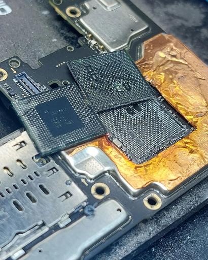 عکس تعمیرات موبایل ایوب