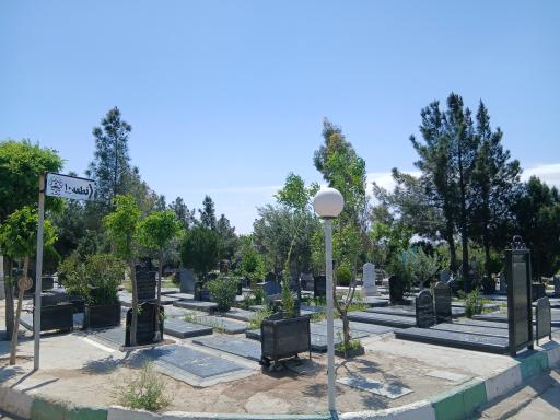 عکس قبرستان دارالسلام