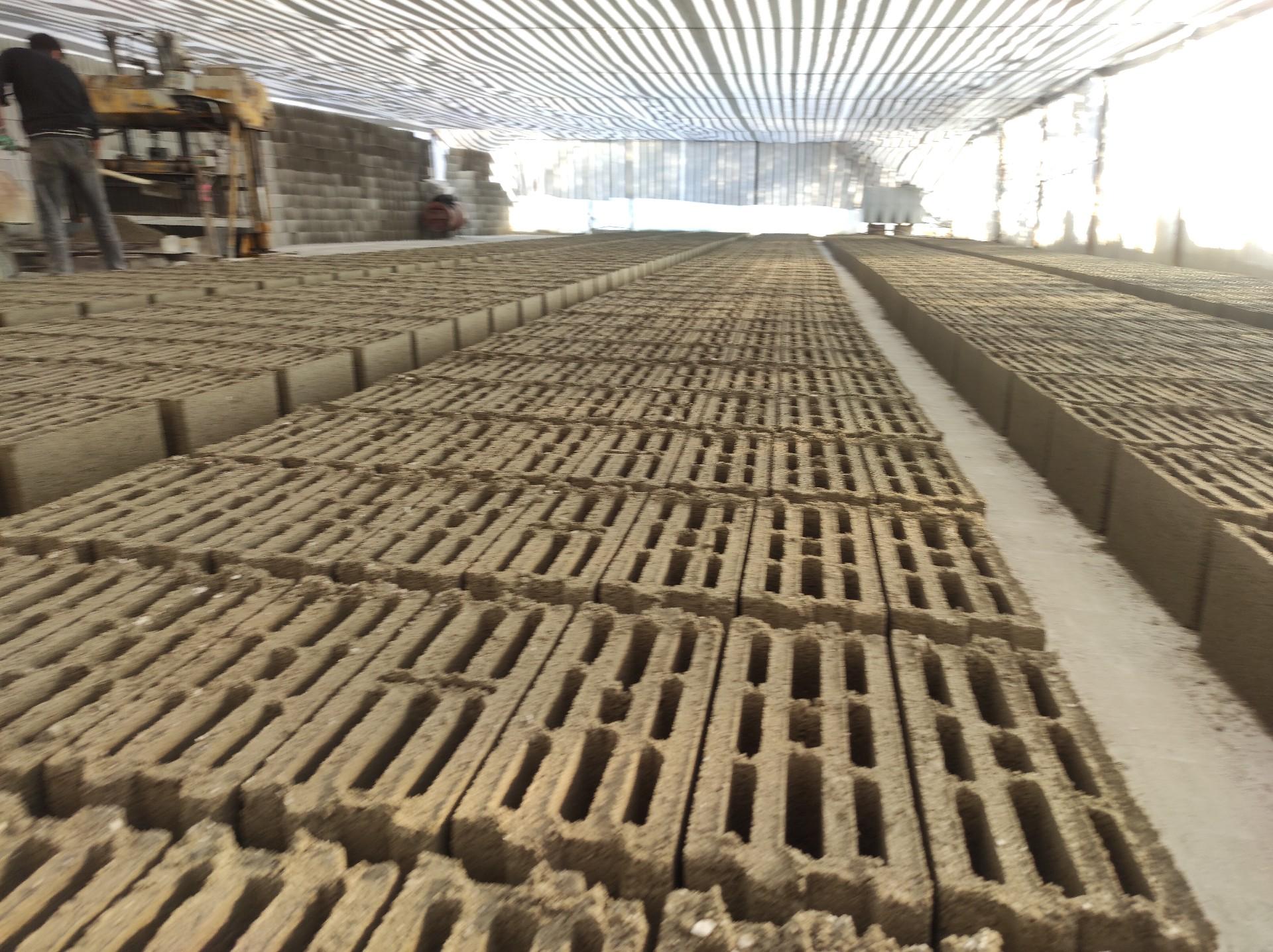 عکس کارخانه بلوک سبک قائم