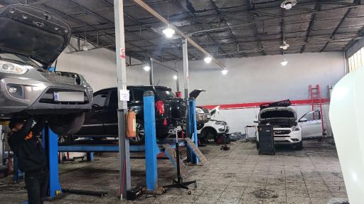 عکس تعمیرگاه تخصصی آقای چری