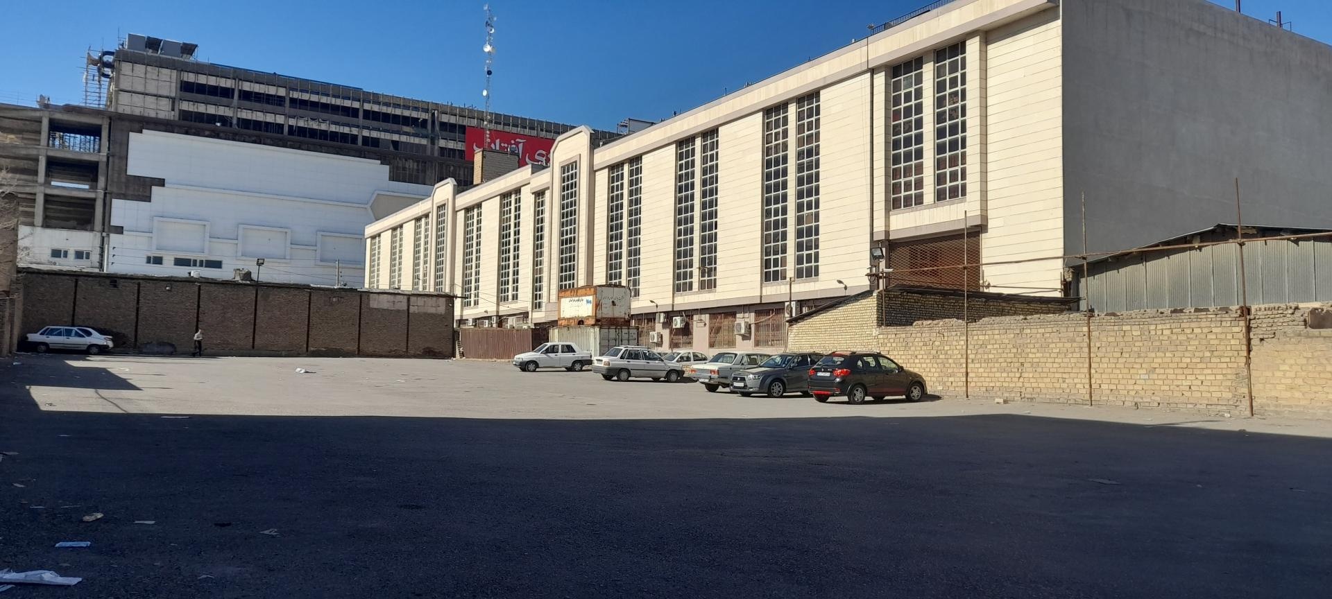 عکس پارکینگ بازار امیر