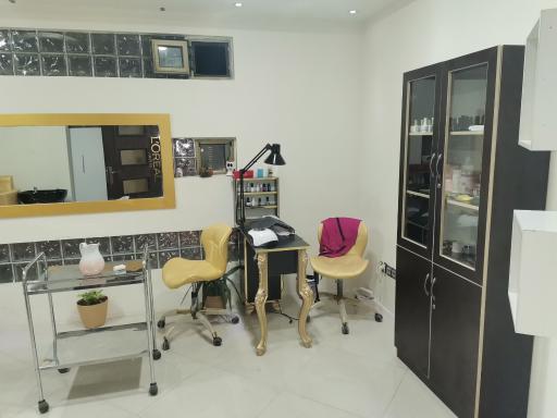 عکس آموزشگاه مراقبت پوست وزیبایی دکتر هدی کاربخش