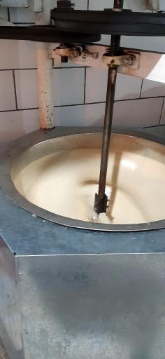 عکس کارگاه حلوا و ارده سنتی رضوی 