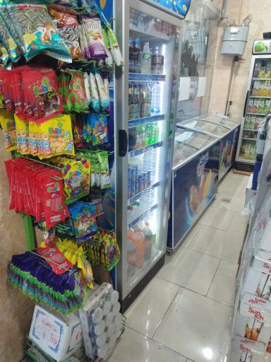 عکس فروشگاه مواد غذایی تراختور 