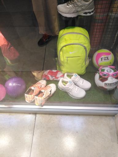 عکس فروشگاه ورزشی آپادانا