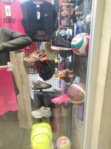 عکس فروشگاه ورزشی آپادانا