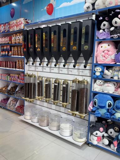 عکس فروشگاه آقای شکلات 