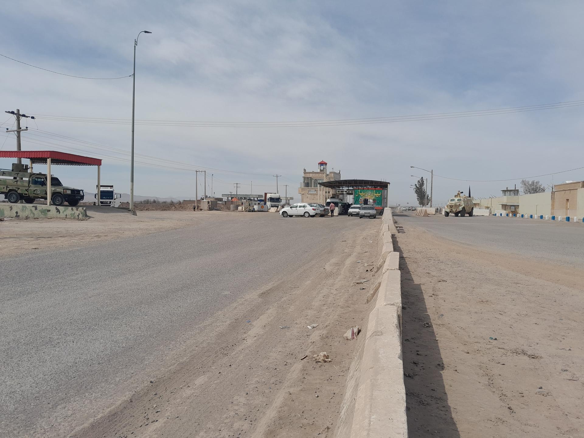 عکس مرز و گمرک دوغارون