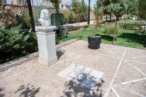 عکس آرامگاه استاد مهدی اخوان ثالث