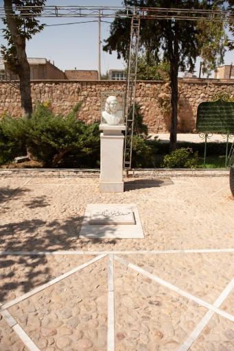 عکس آرامگاه استاد مهدی اخوان ثالث