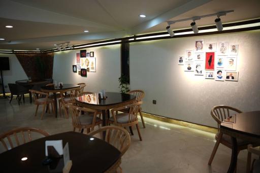 عکس کافه فست‌فود پلاک هشت