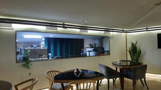 عکس کافه فست‌فود پلاک هشت