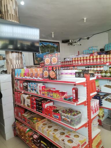 عکس فروشگاه مواد غذایی منتخب