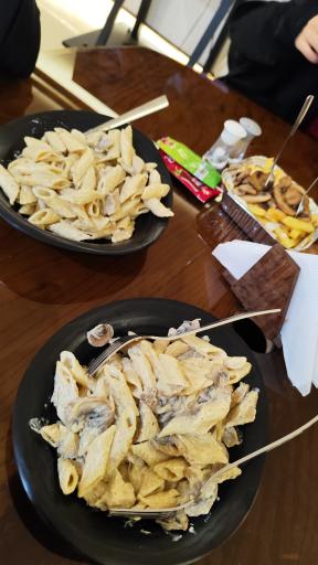 عکس کافه فست‌فود پلاک هشت