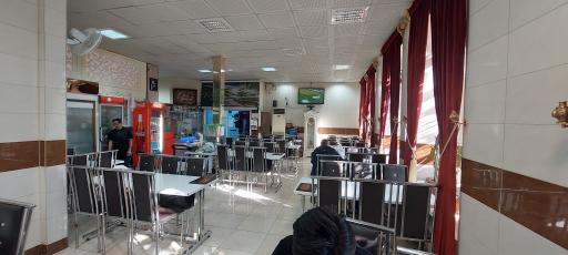 عکس غذا خوری حاج محمد آشپز و پسران