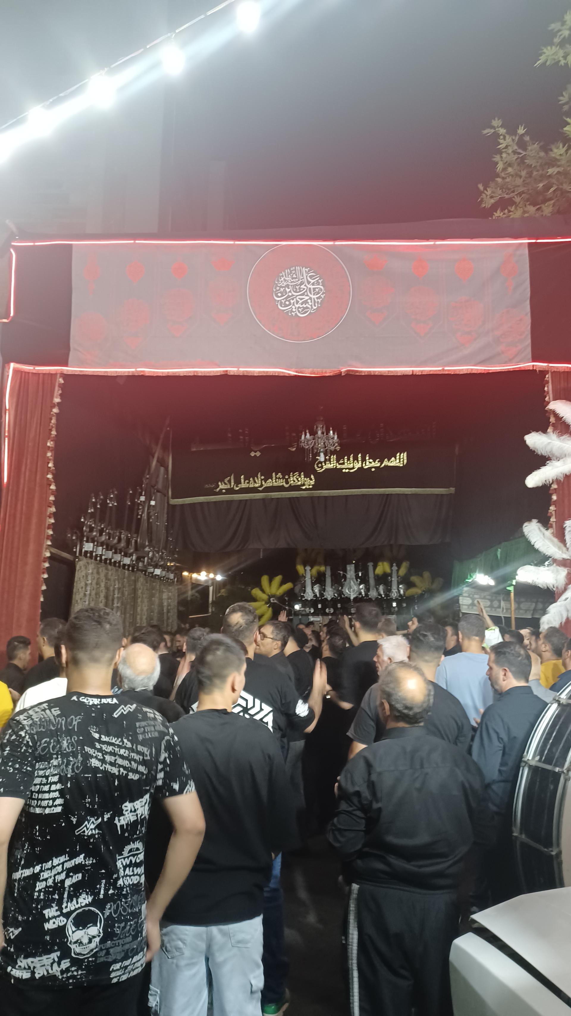 عکس هیئت دیوانگان شاهزاده علی اکبر