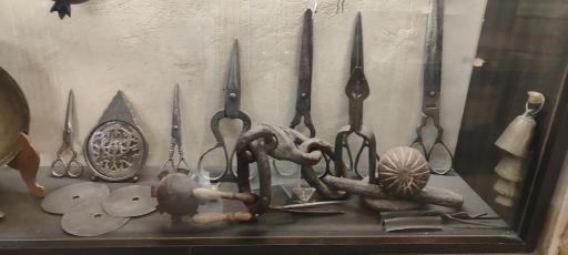 عکس موزه سکه و اشیاء تاریخی دلگشا