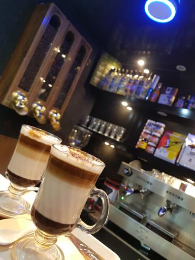 عکس کافی شاپ پیانو