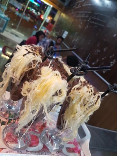 عکس کافی شاپ پیانو