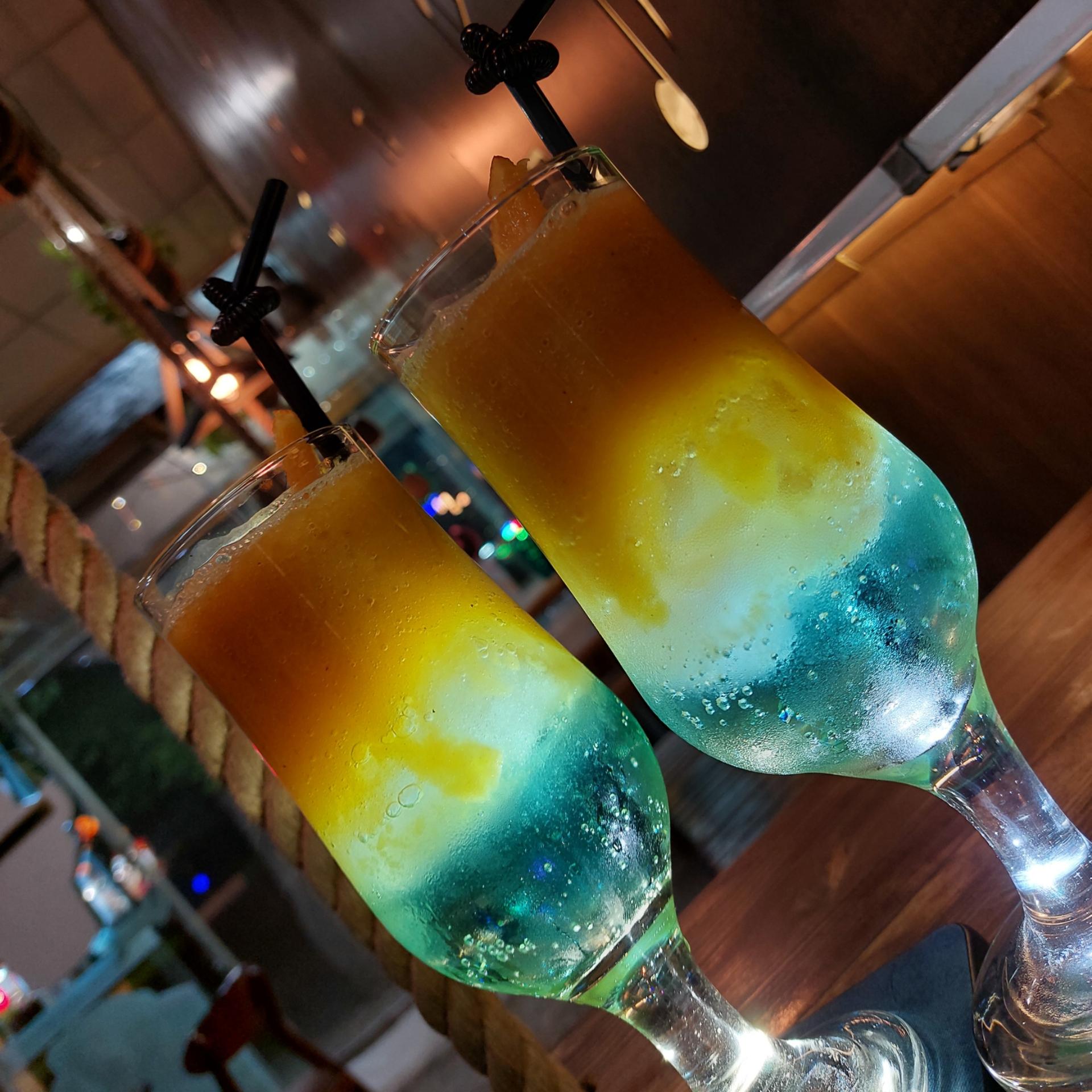 عکس کافی شاپ پیانو