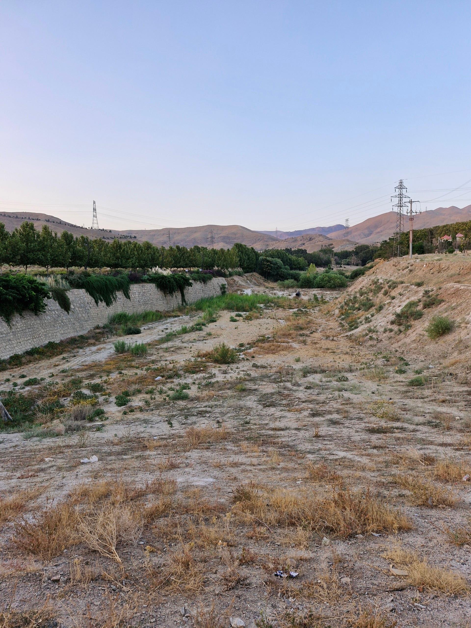 عکس آبگیر خاکی سوم دهکده