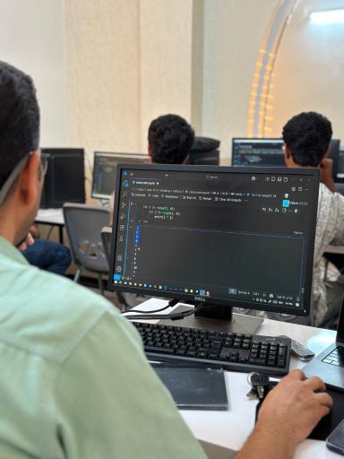 عکس آکادمی هوش مصنوعی و کامپیوتر دارکوب