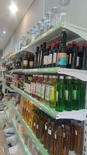 عکس عطاری و محصولات سالم تین زیتون