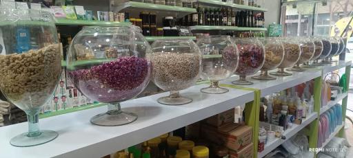 عکس عطاری و محصولات سالم تین زیتون