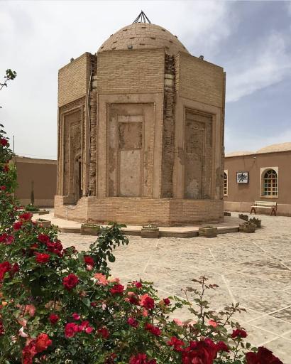 عکس مقبره خواجه اتابک