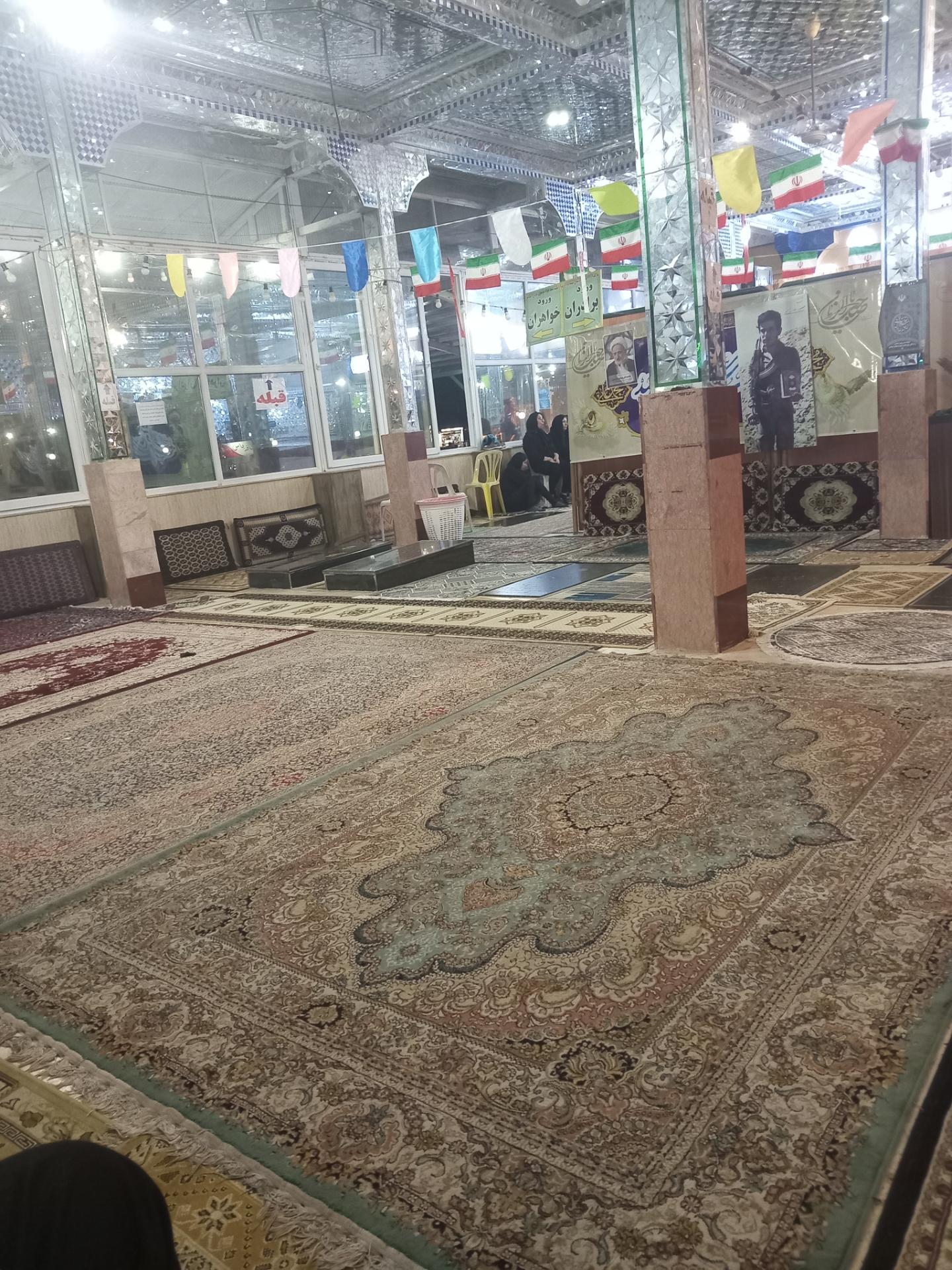 عکس پارکینگ امامزاده سید قبا (  سید جواد  )