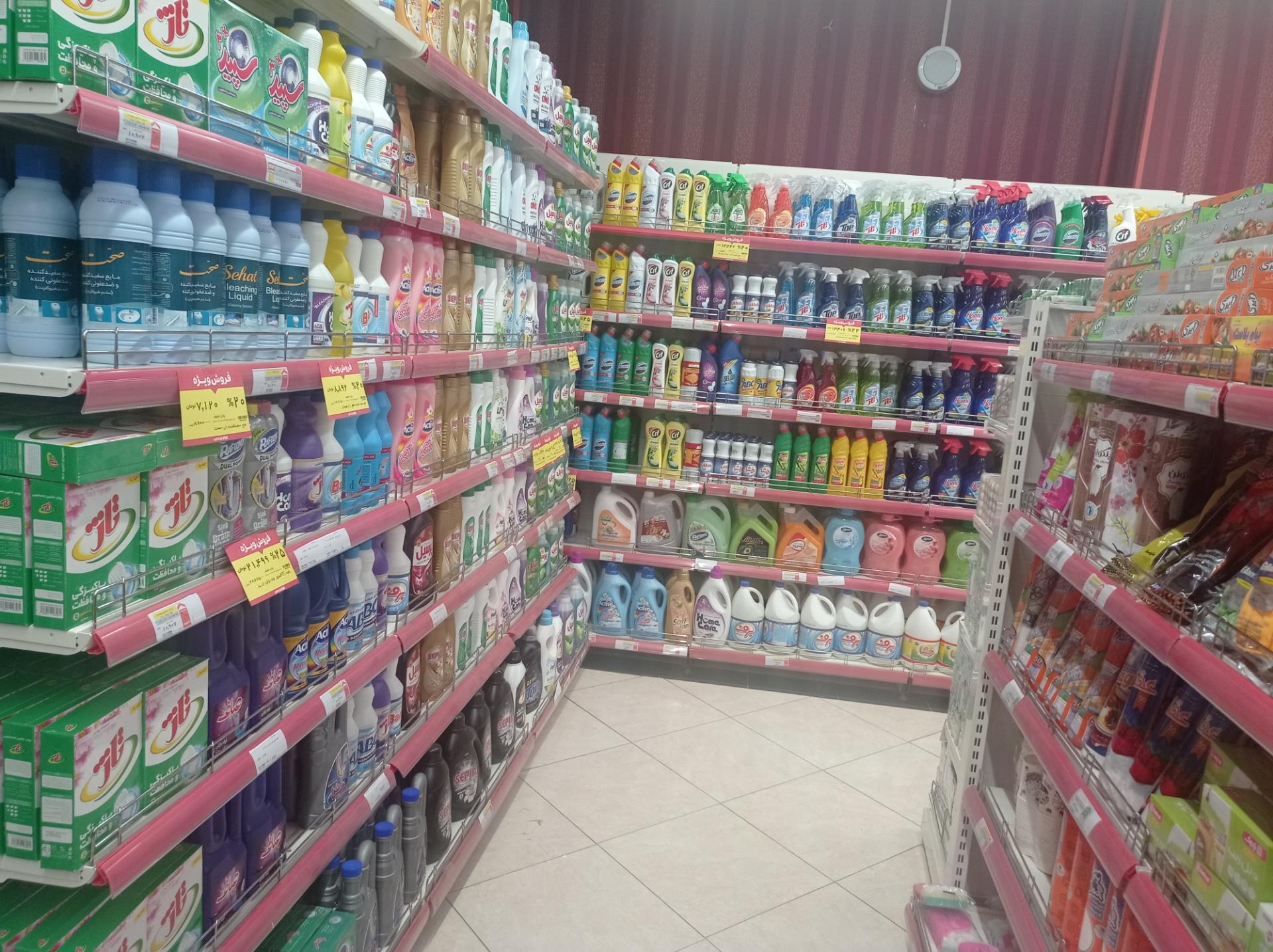 عکس فروشگاه زنجیره ای رفاه شعبه پیروزی نهاوند 