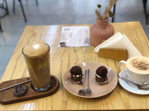 عکس کافه قنادی نولا