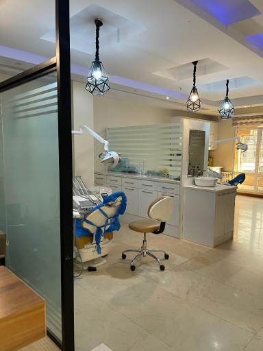 عکس کلینیک دندانپزشکی نیکان دکتر دنیا رشنو