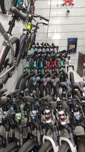 عکس فروشگاه دوچرخه بهادری 