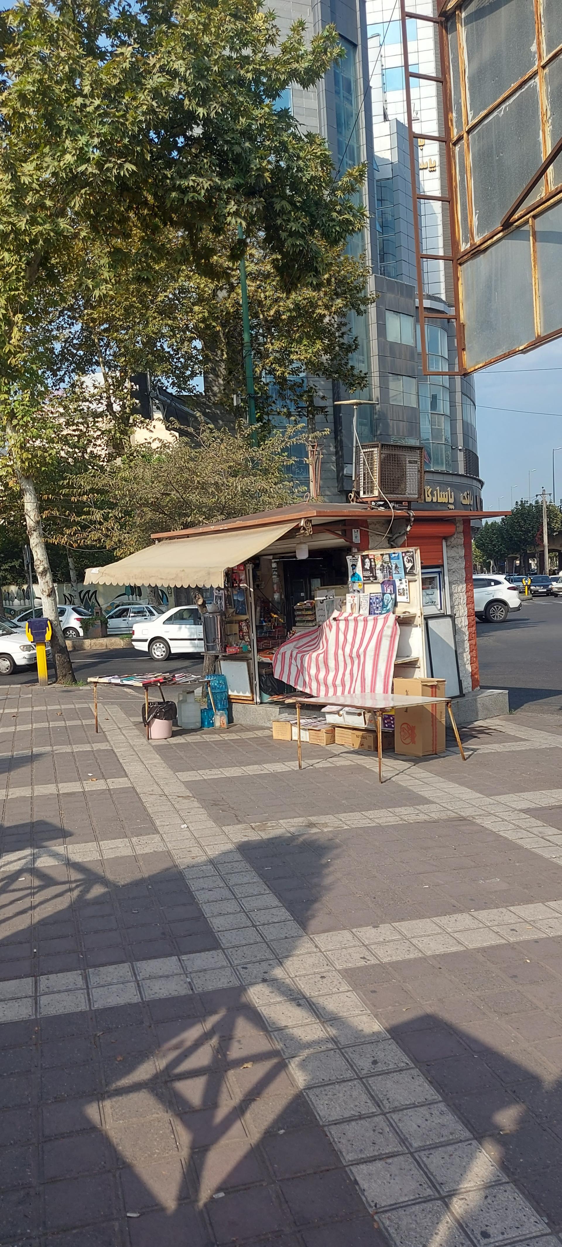 عکس دکه روزنامه و تنقلات