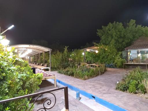 عکس باغ رستوران قصر ازادی