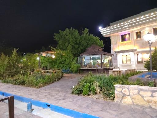 عکس باغ رستوران قصر ازادی