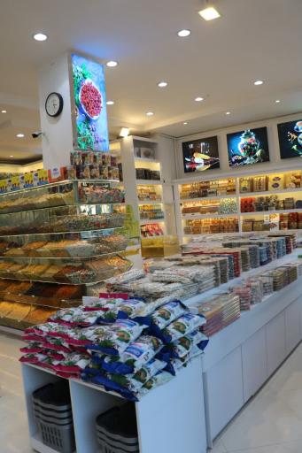 عکس مغازه آجیل و خشکبار غلمان