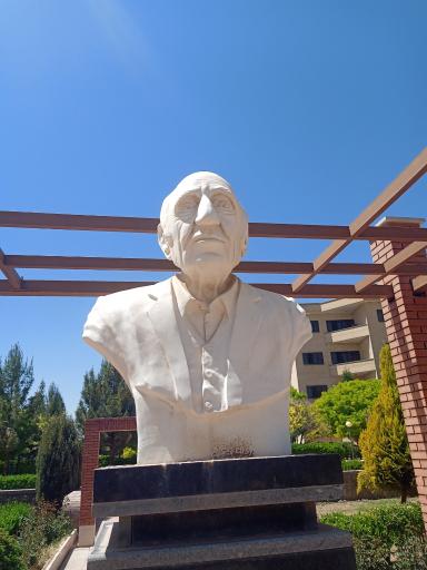 عکس تندیس محمد ابراهیم باستانی پاریزی