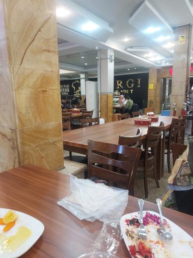 عکس رستوران بزرگی