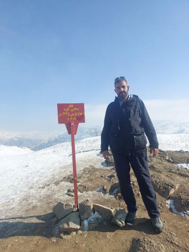 عکس مزار آرش صادقیان