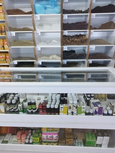 عکس عطاری و عرقیات نرگس شیراز