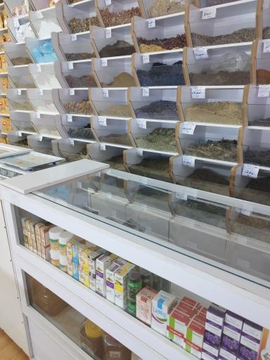 عکس عطاری و عرقیات نرگس شیراز