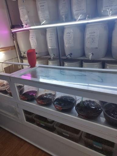 عکس عطاری و عرقیات نرگس شیراز