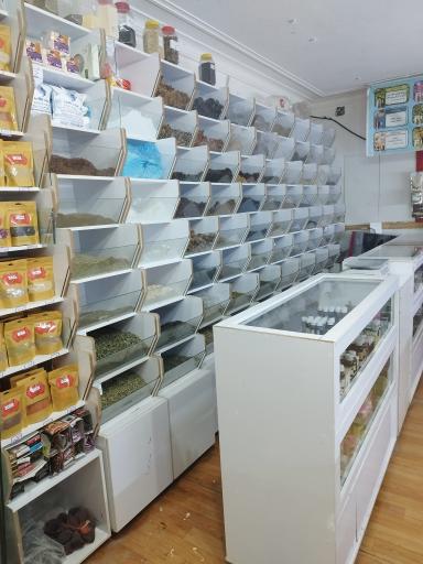 عکس عطاری و عرقیات نرگس شیراز