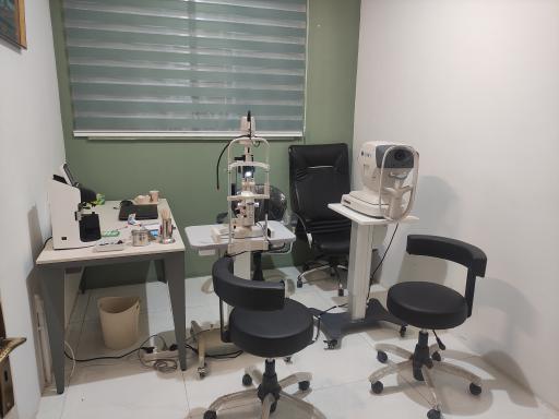 عکس فرزانه صمیمی نیا متخصص و جراح چشم پزشک