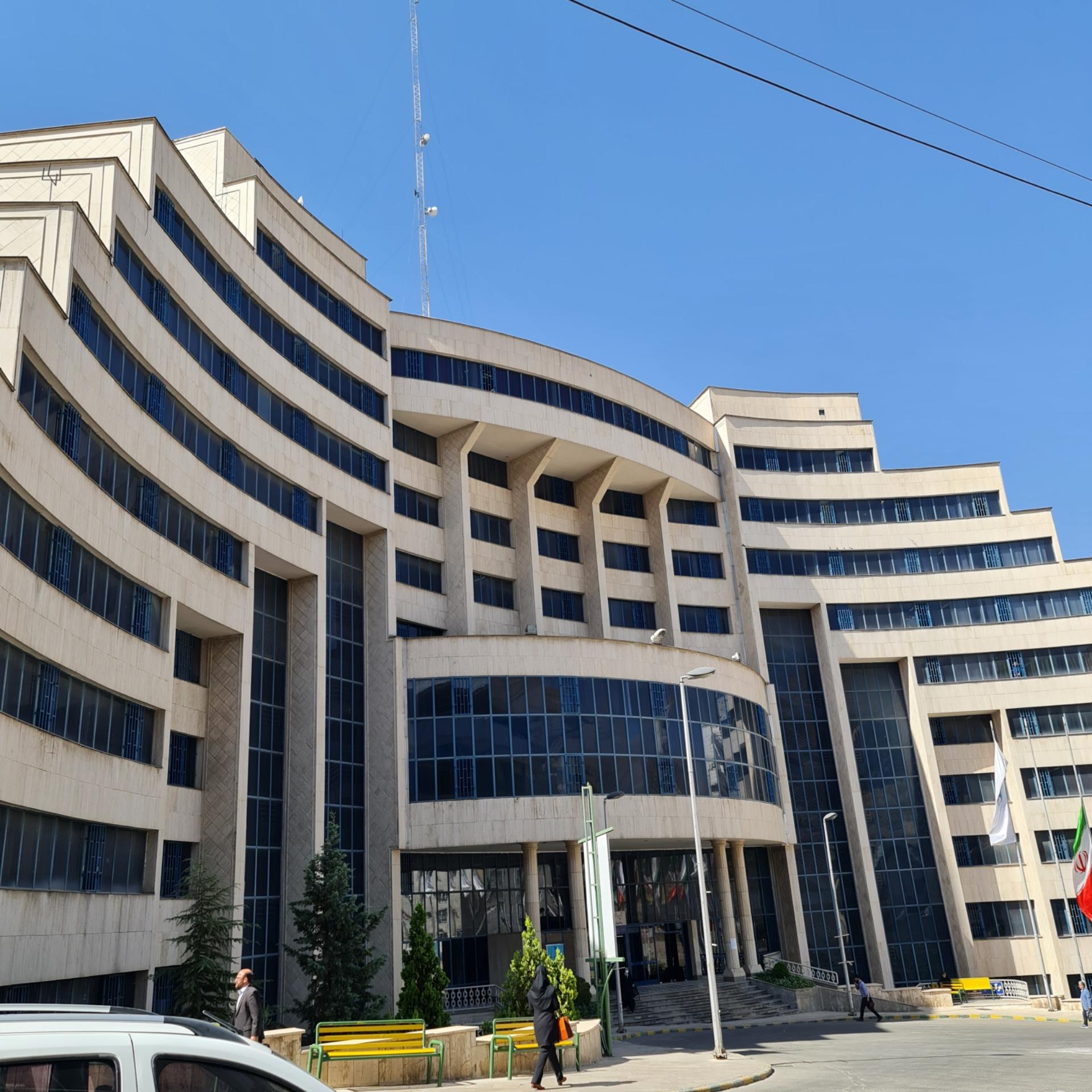 عکس دانشکده اقتصاد و حسابداری واحد تهران مرکزی