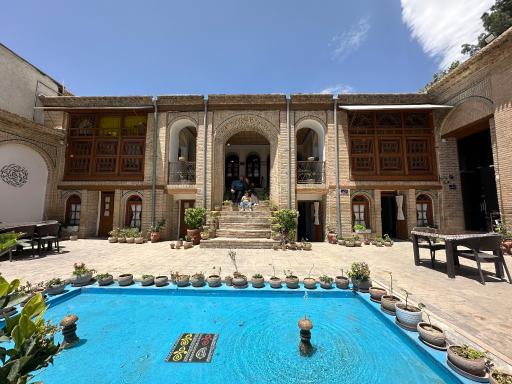 عکس رستوران فست فود و کافی شاپ  عمارت تاریخی مصری